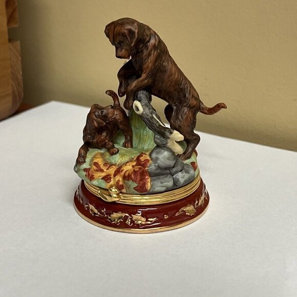 Fetching my Attention by Nigel Hemming The Franklin Mint Dogs Pill Trinket Box - Picture 2 of 10